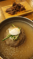 육쌈냉면 food