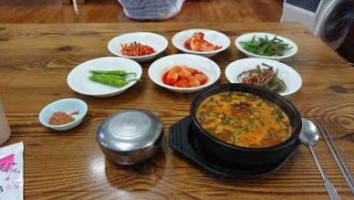 세원해장국 food