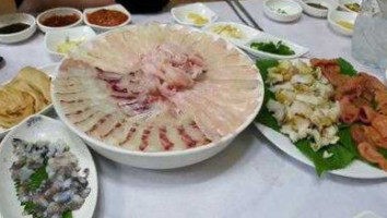 수평선횟집 food