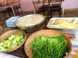 Padthai Baan Yim food