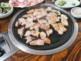 동방식육식당 food