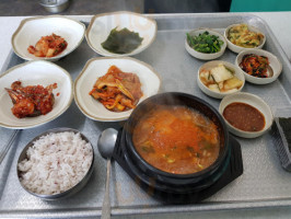 삼거리식당 food