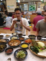 참그맛이향쌈밥 food