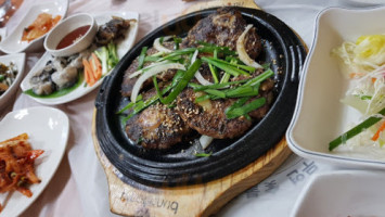 왕릉숯불갈비 food