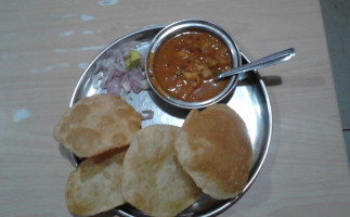 Trimurti Nashta Centre food
