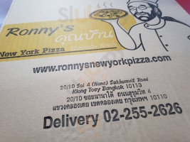 Ronny's New York Pizza food