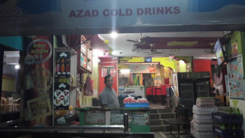 Azad Lassi outside