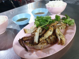 Lek Rut Seafood เล็ก รัตน์ ซีฟู้ด food