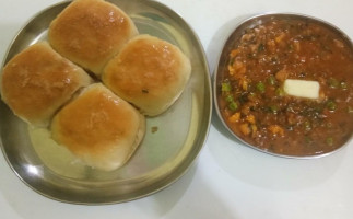 Shree Gajanan Bhel And Ragada Center food