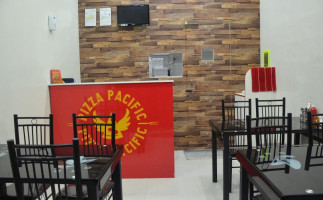 Pizza Pacific inside
