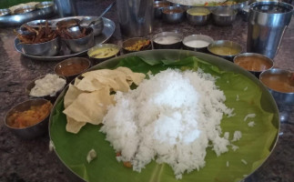 Sri Aachi Mess Tea And Coffee Vadai food