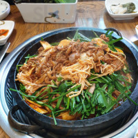 신천유황오리 food