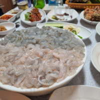 철뚝횟집 food