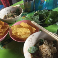 ต้อยก๋วยเตี๋ยวเรือ food