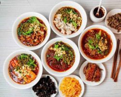 Jīn Xiāng Yù Shǒu Gōng Suān Là Fěn food