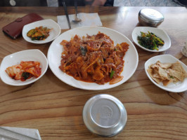 흥부식육식당 food