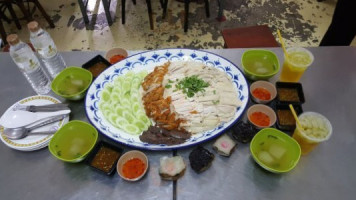 ศรีเหลืองโภชนา food