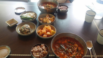 근덕느티나무식당 food