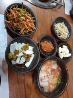 명동돼지한마리 food