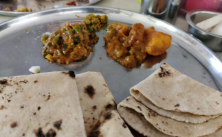 Gurukrupa Kathiyawadi food