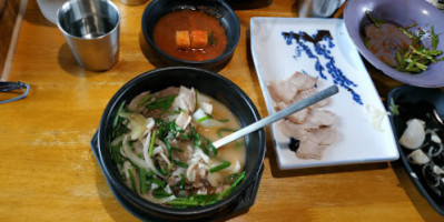 종로철교돼지국밥 food