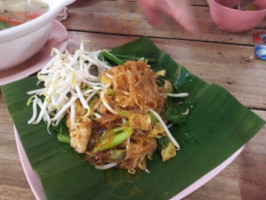ไก่ย่างโคราช วัดหลักสี่ food
