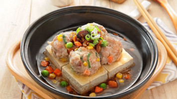 Liáng Jiā Pó Pó Chòu Dòu Fǔ Diàn food