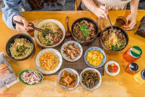Dàn Shuǐ Lú Zhōu Hóng Shāo Yáng Ròu Lā Miàn food
