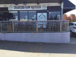 Charlie's Raw Squeeze Clayfield outside