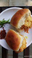 Mansur Vadapav Center food