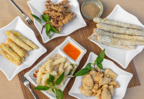 Xiōng Dì Yán Sū Jī Wú Xìng Diàn food