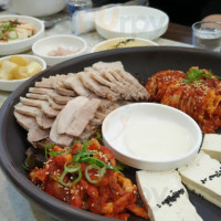 원할머니보쌈 food