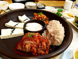 원할머니보쌈 food