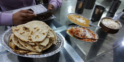Gupta Bhojnalaya food
