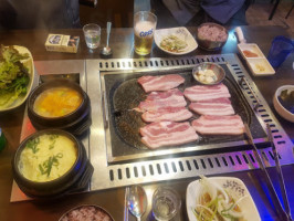 제주까망돼지 food