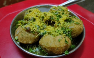 Trimurti Chaat Bhandaar food