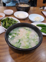 쌍둥이돼지국밥 food