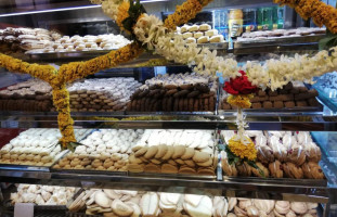 Maharani Bakery,sweet Juice Parlour food