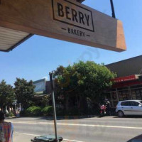 The Original Berry Bakery outside