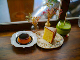 Tsubaki Cafe inside