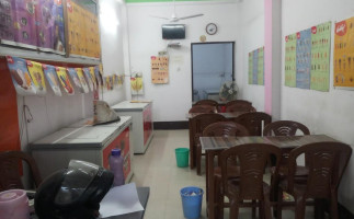 Mangla Maurya Vadilal Ice Cream Parlour food