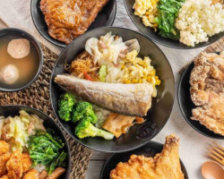 Huái Jiù Liè Chē Tiě Lù Biàn Dāng Chéng Qīng Diàn food