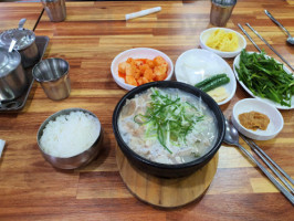 가마솥돼지국밥 food