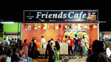 Friend's Cafe outside