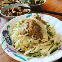 èr Yā Tóu Má Là Liáng Miàn food