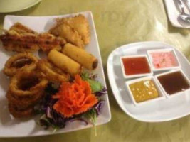Tong's Thai Restaurant inside