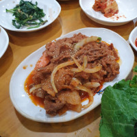 논두렁우렁쌈밥 food