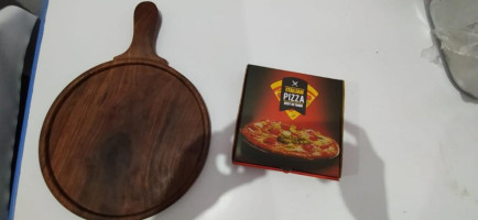 Crimzee Pizza food