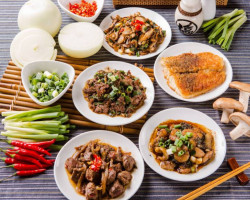 Dà Bù Tiě Bǎn Shāo Gāo Xióng Dà Shùn Diàn food