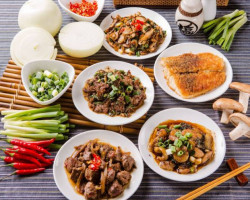 Dà Bù Tiě Bǎn Shāo Lí Míng Diàn food